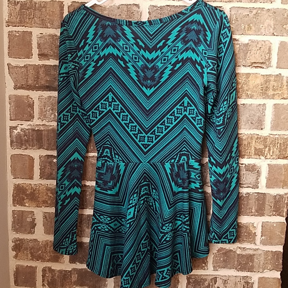 🎪❤Say Anything Aztec Design Top - Picture 3 of 4